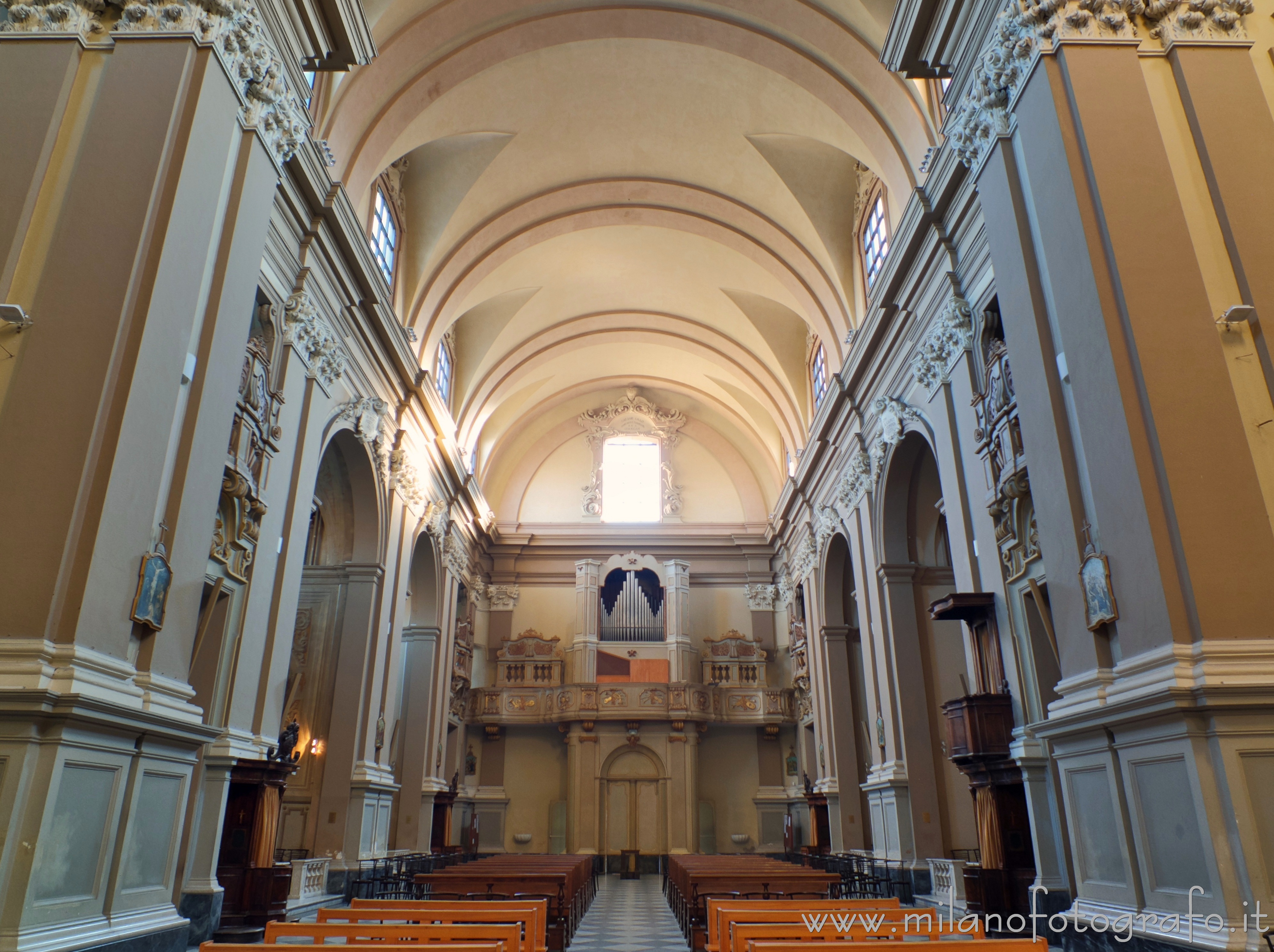 Rimini (Italy) - Nave of the Church of San Francesco Saverio, alias Church of the Suffrage - Full resolution picture